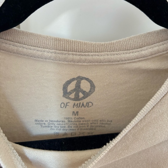 Tan oversized tee with cute flower design! - Picture 3 of 3